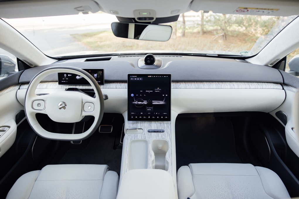 Nio ET7 dashboard, LHD car, light trim